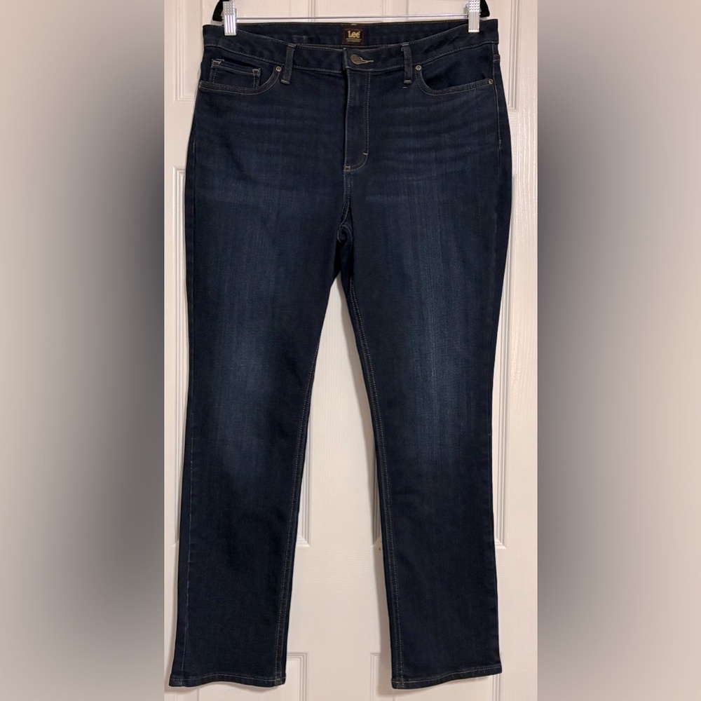 Lee Women's Legendary Mid Rise Straight Leg Jean Size 16